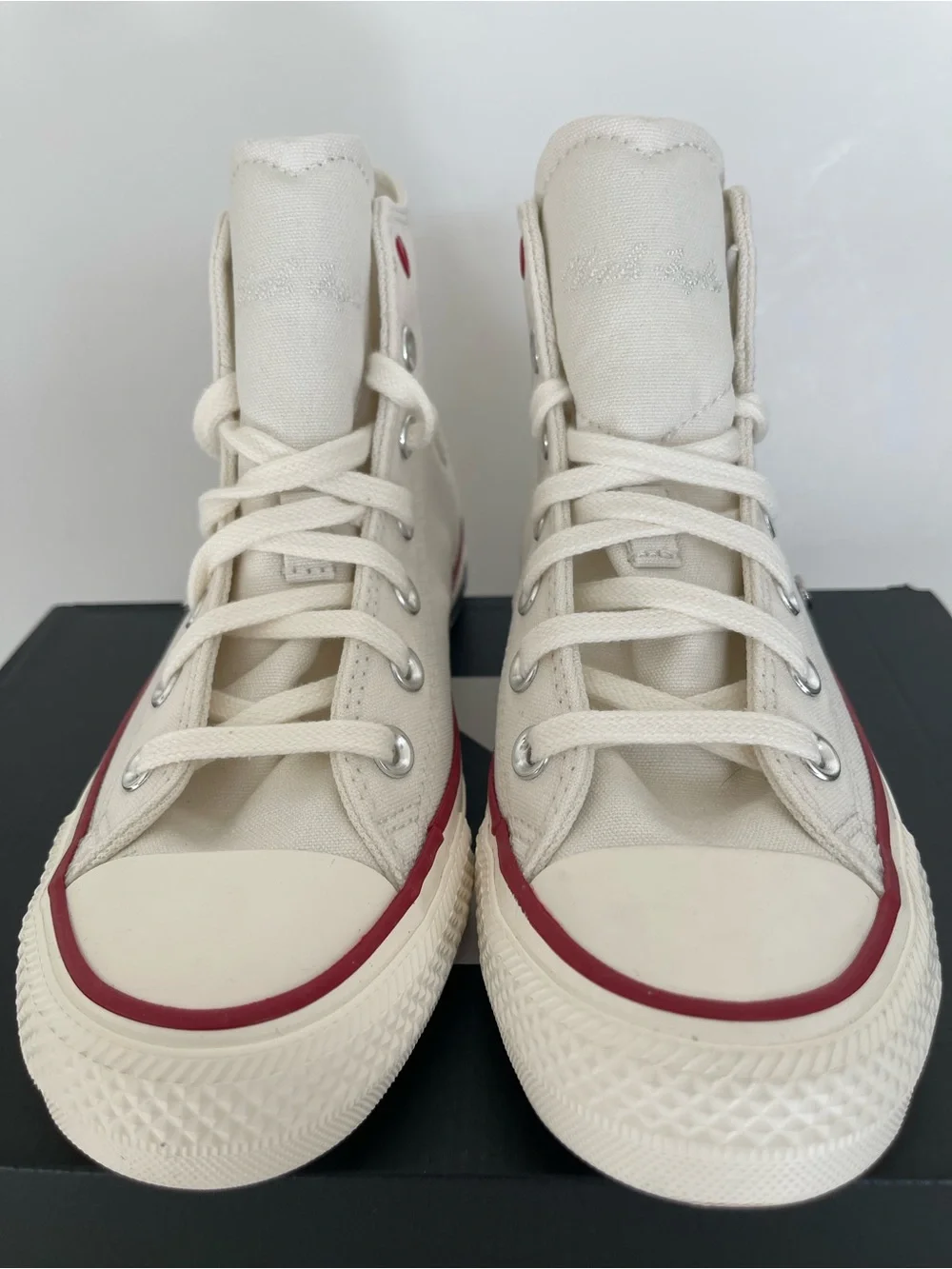 Converse Chuck Taylor All Star High top Women 6.5 Hearts style A19055C NIB
